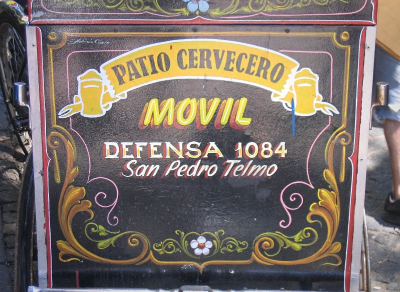 estilo filete porteño writing style on signs in argentina