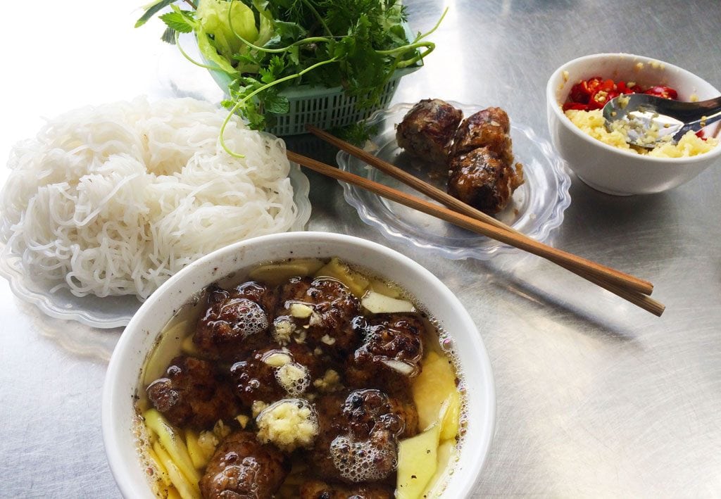 bun cha vietnamese food hanoi vietnam